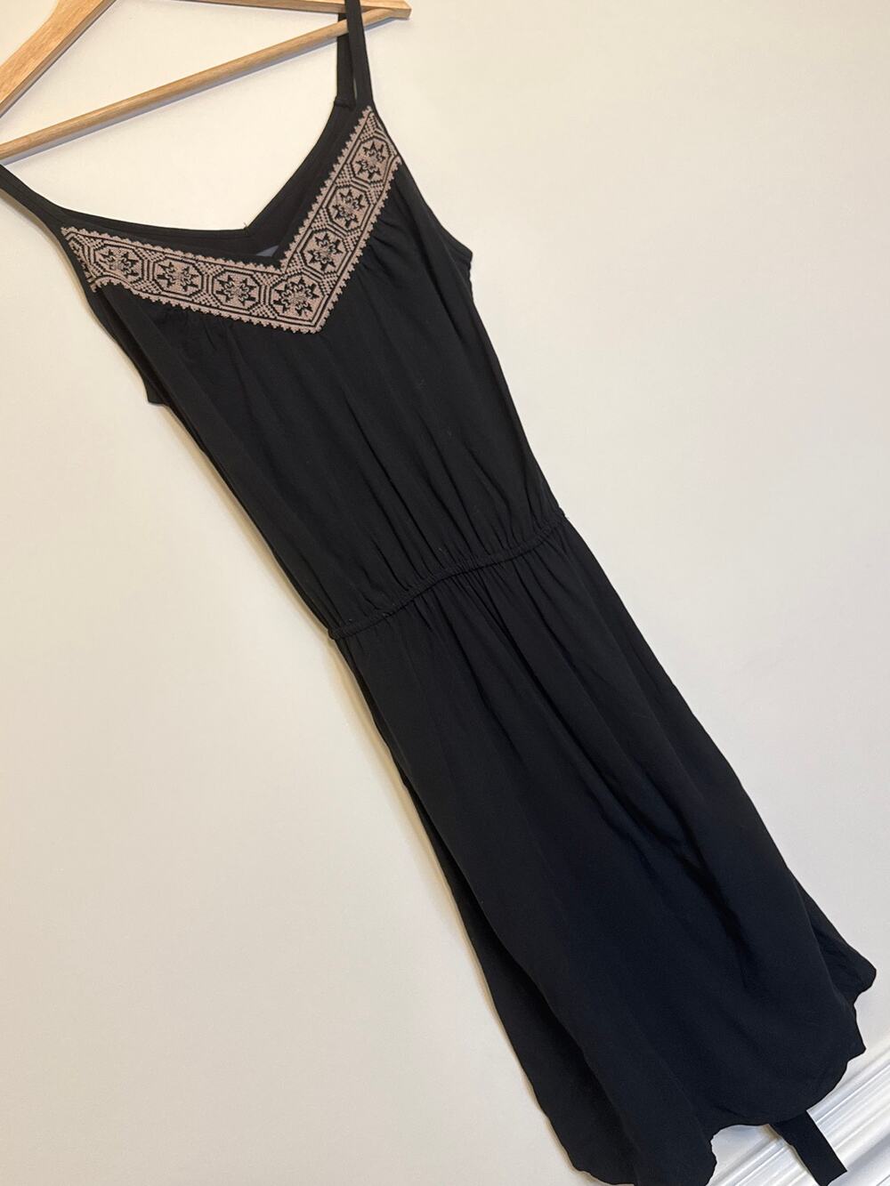 Gap Black Embroidered V-Neck Midi Dress Size S